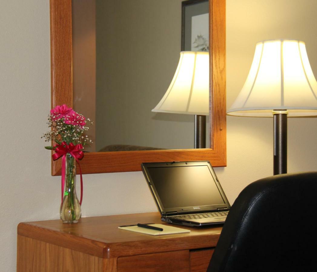 Homestead Inn And Suites Hardin Exteriör bild